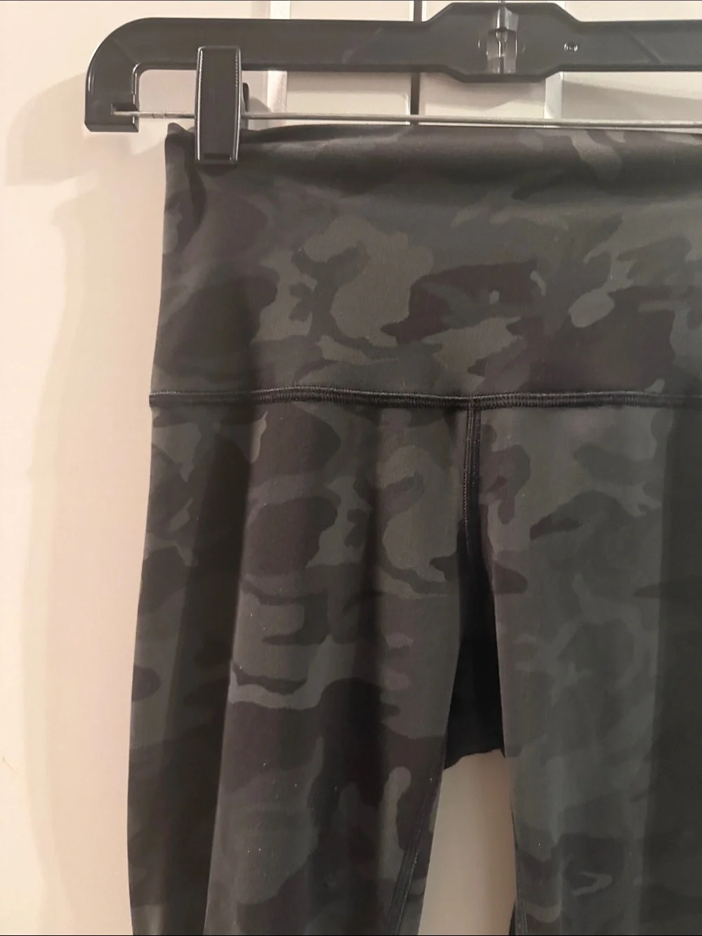 Lululemon Women’s Size 0 High Rise Leggings Black Camo Full Length